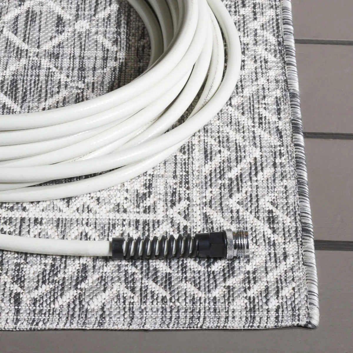 Safavieh Courtyard 4'-0" x 5'-7" Rug in Light Grey / Dark Grey