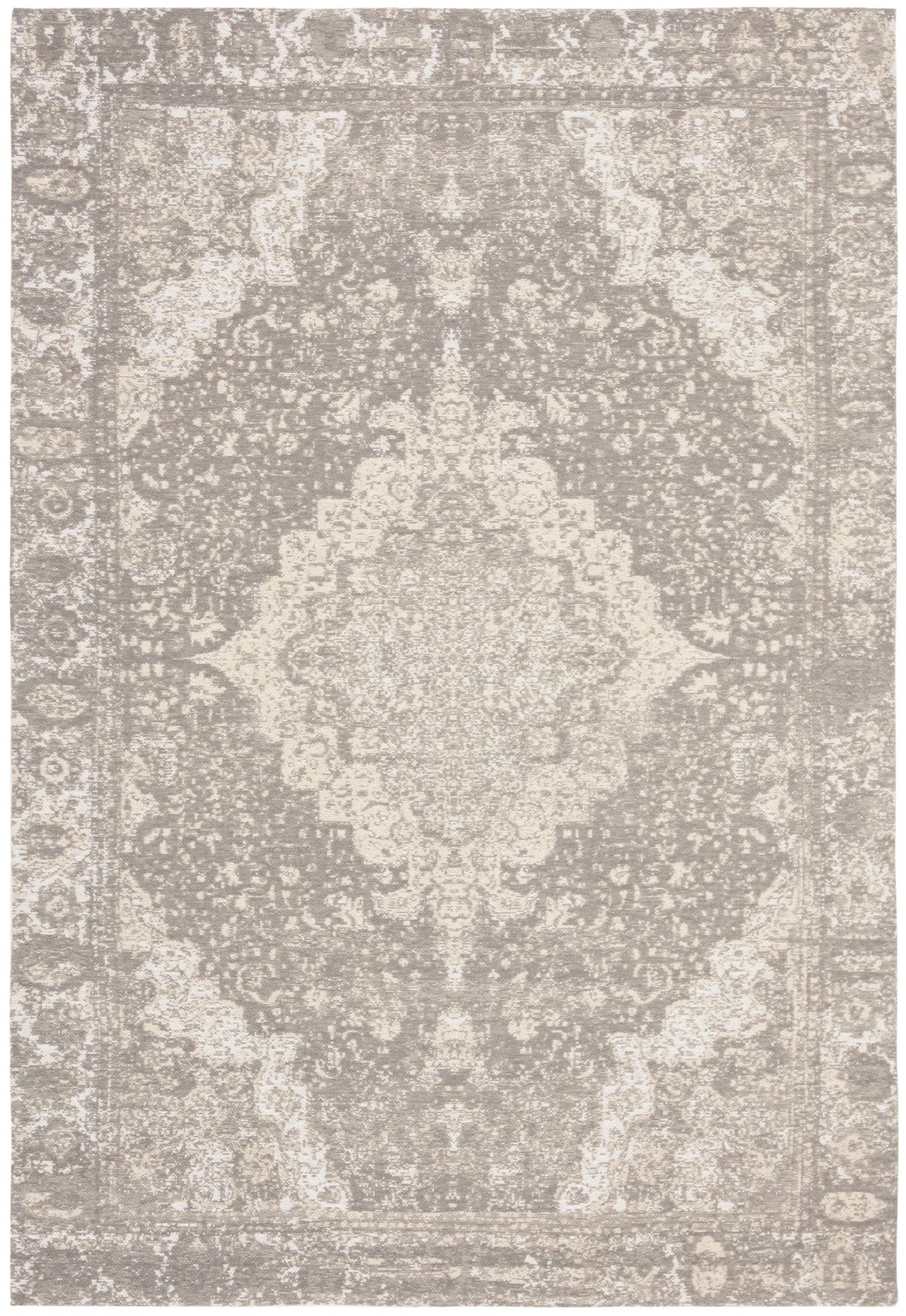 Safavieh Classic Vintage 4'-0" x 6'-0" Rug in Silver