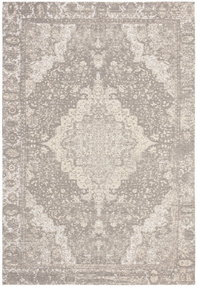 Safavieh Classic Vintage 4'-0" x 6'-0" Rug in Silver