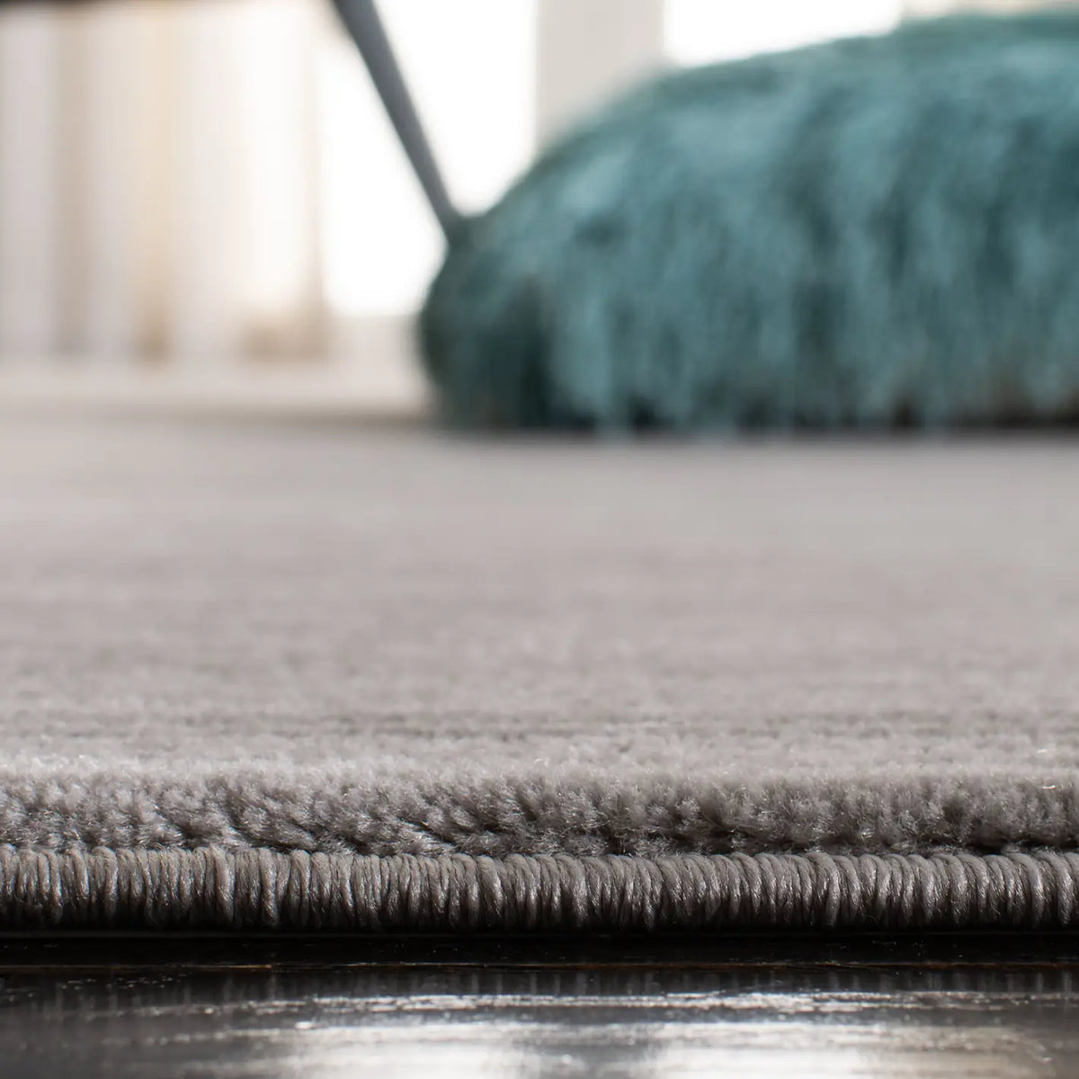 Safavieh Vision 4'-0" x 6'-0" Rug in Silver