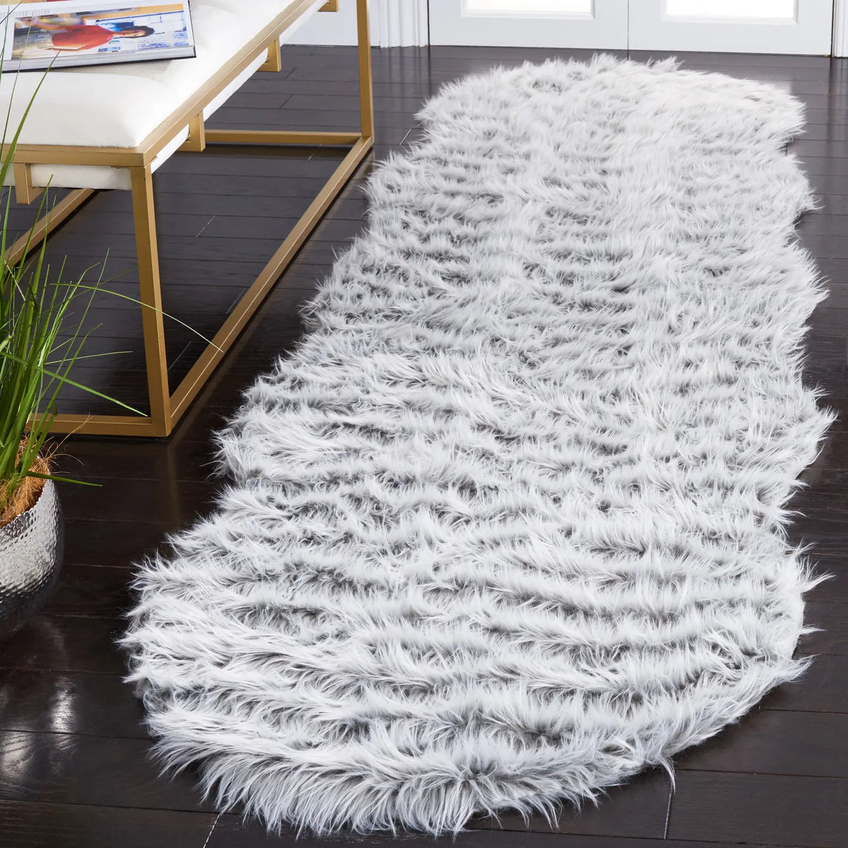 Safavieh Faux Sheep Skin 2'-6" x 6'-0" Rug in Light Grey