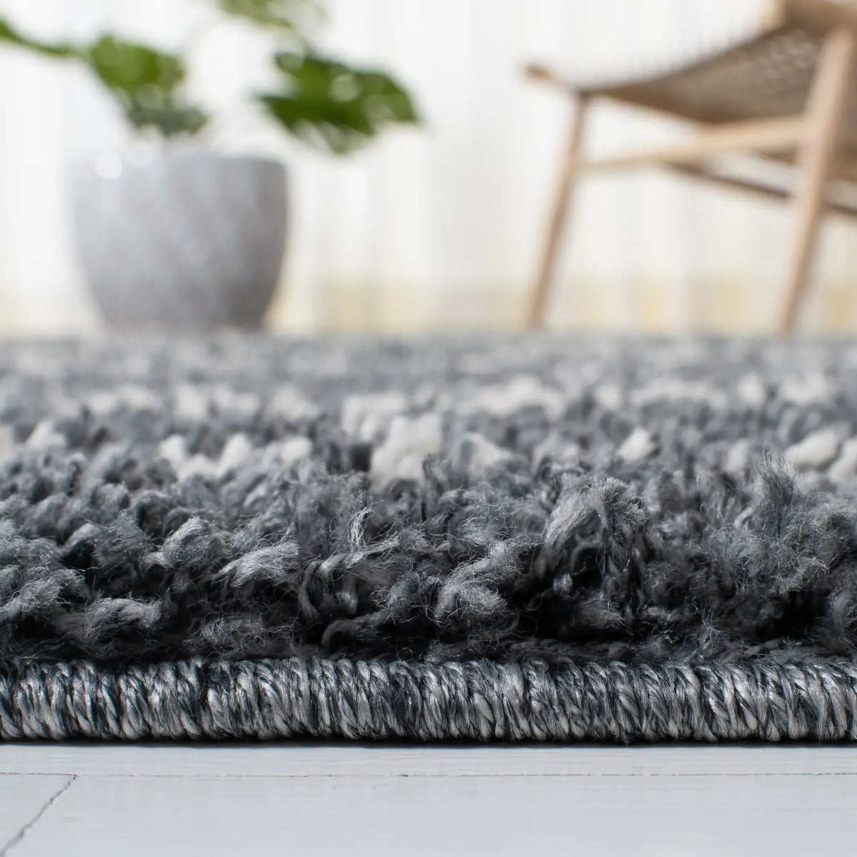Safavieh Venus Shag 600 4'-0" x 6'-0" Rug in Dark Grey / Ivory