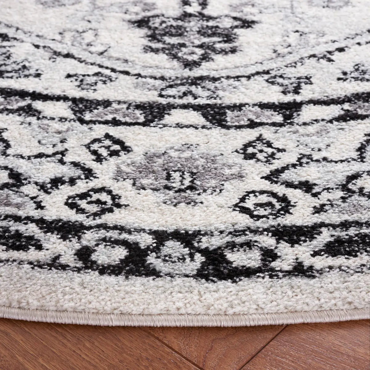 Safavieh Tulum 6'-7" x 6'-7" Rug in Ivory / Black