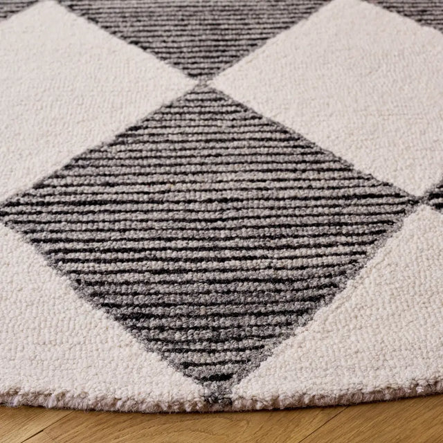 Safavieh Ebony 6'-0" x 6'-0" Rug in Ivory / Black