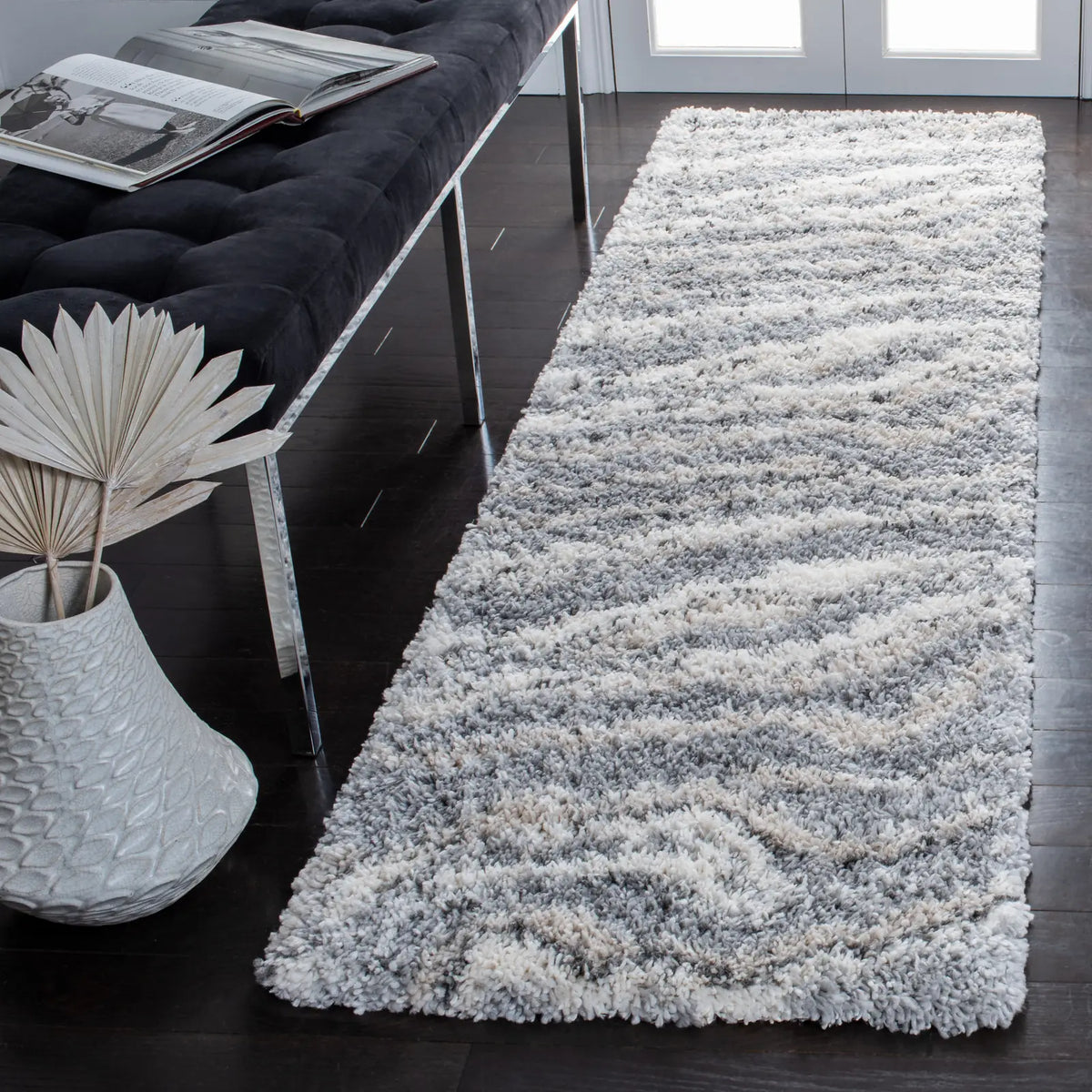 Safavieh Fontana Shag 800 2'-3" x 8'-0" Rug in Grey / Ivory