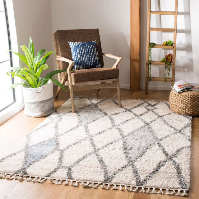 Safavieh Berber Fringe Shag 4'-0" x 6'-0" Rug in Cream / Blue