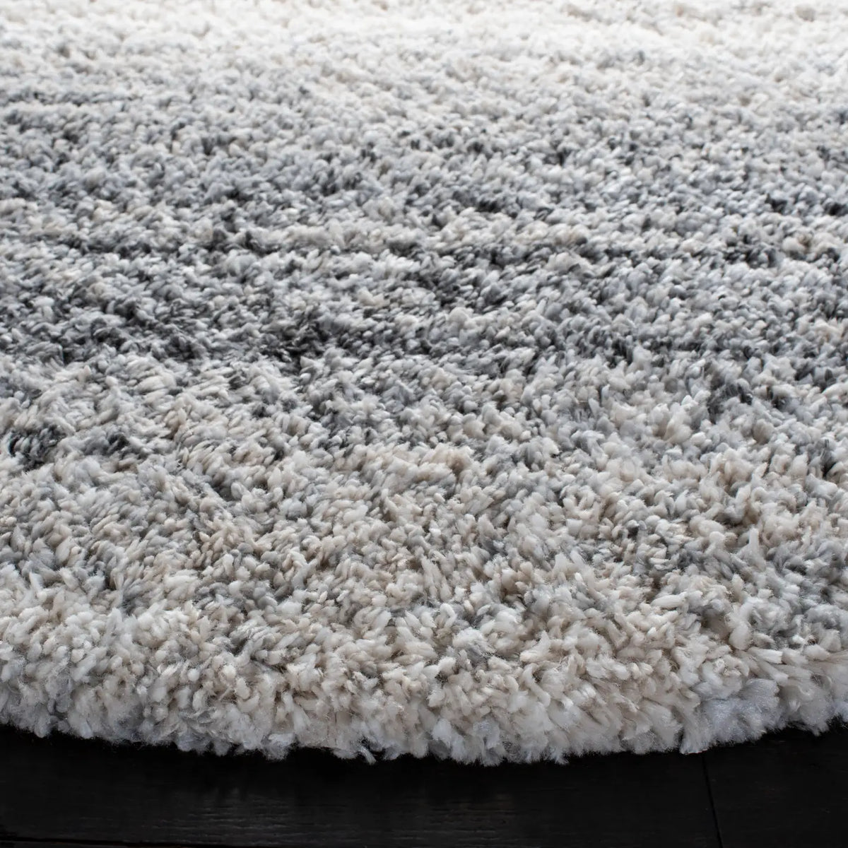 Safavieh Fontana Shag 800 5'-3" x 5'-3" Rug in Ivory / Grey