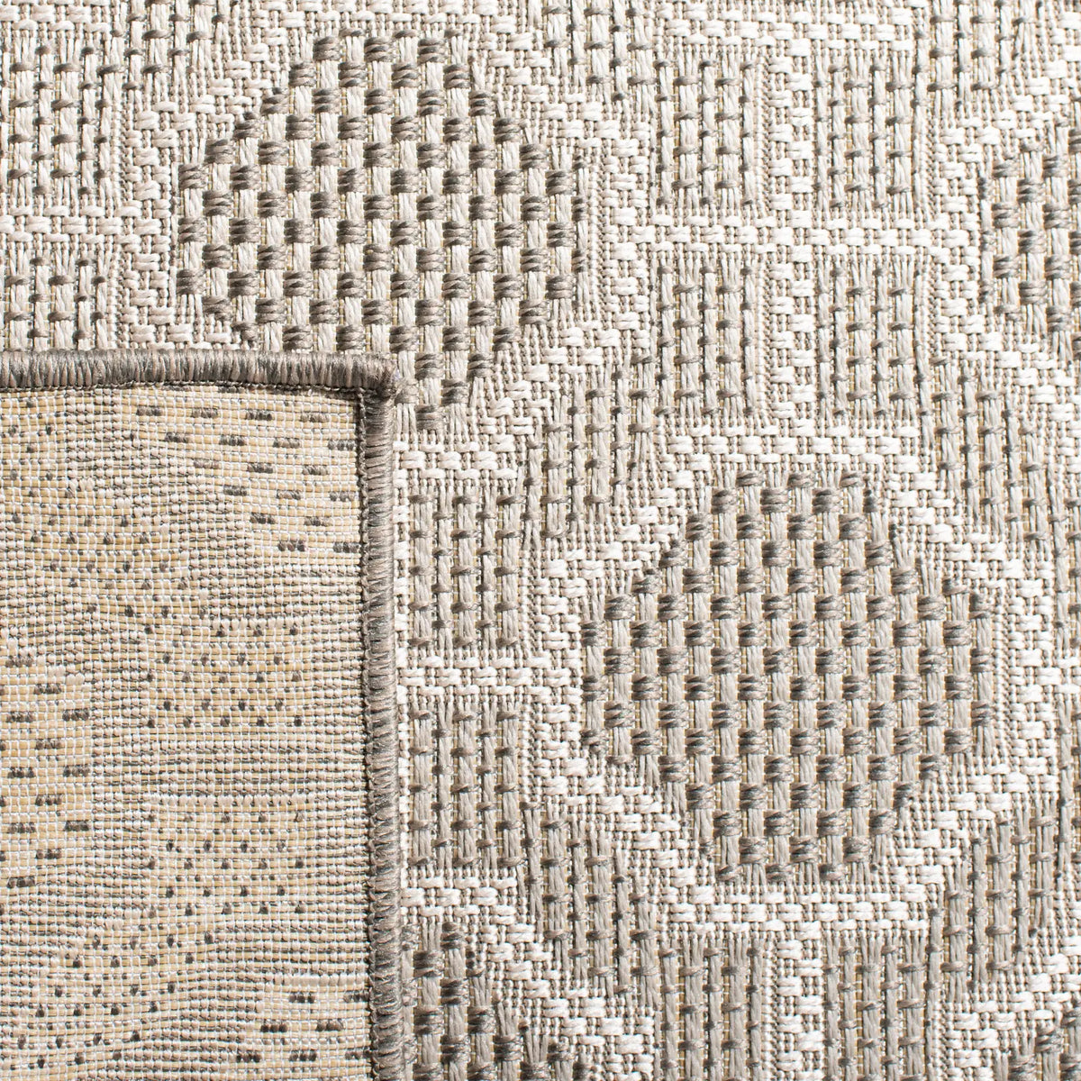 Safavieh Lakeside 200 4'-0" x 5'-7" Rug in Beige / Taupe