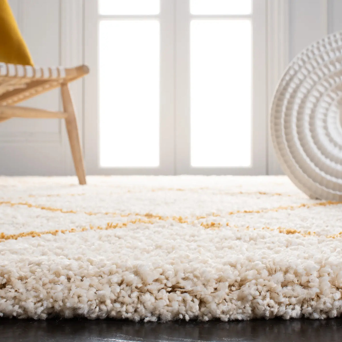 Safavieh Hudson Shag 4'-0" x 6'-0" Rug in Ivory / Gold