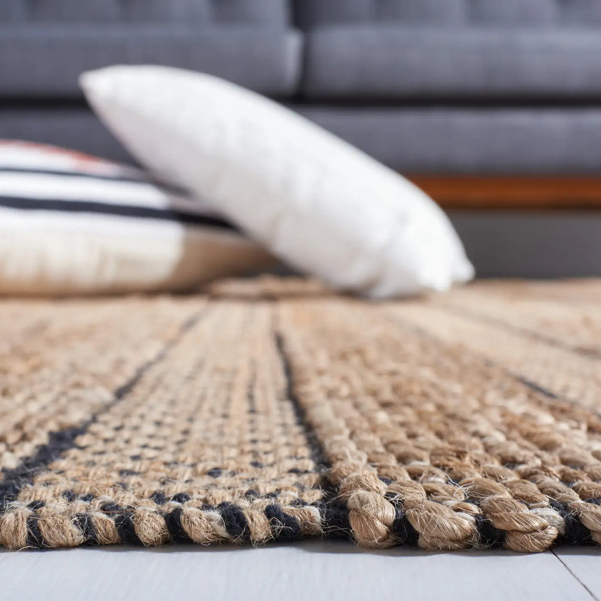 Safavieh Natural Fiber 4'-0" x 6'-0" Rug in Black / Natural