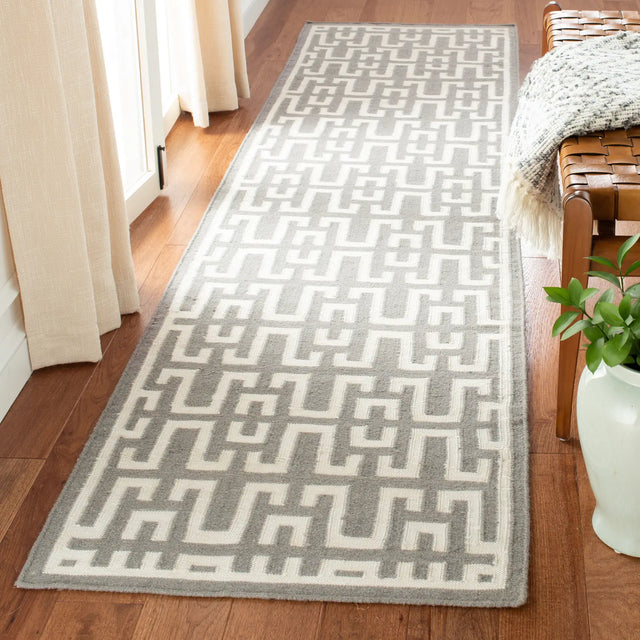 Safavieh Dhurries 2'-6" x 10'-0" Rug in Soft Grey / Ivory