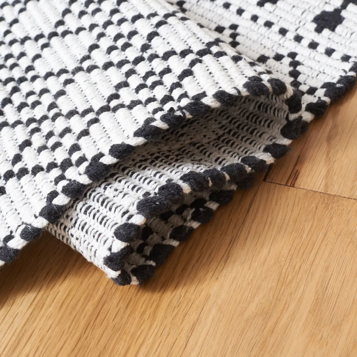 Safavieh Kilim 4'-0" x 6'-0" Rug in Ivory / Black