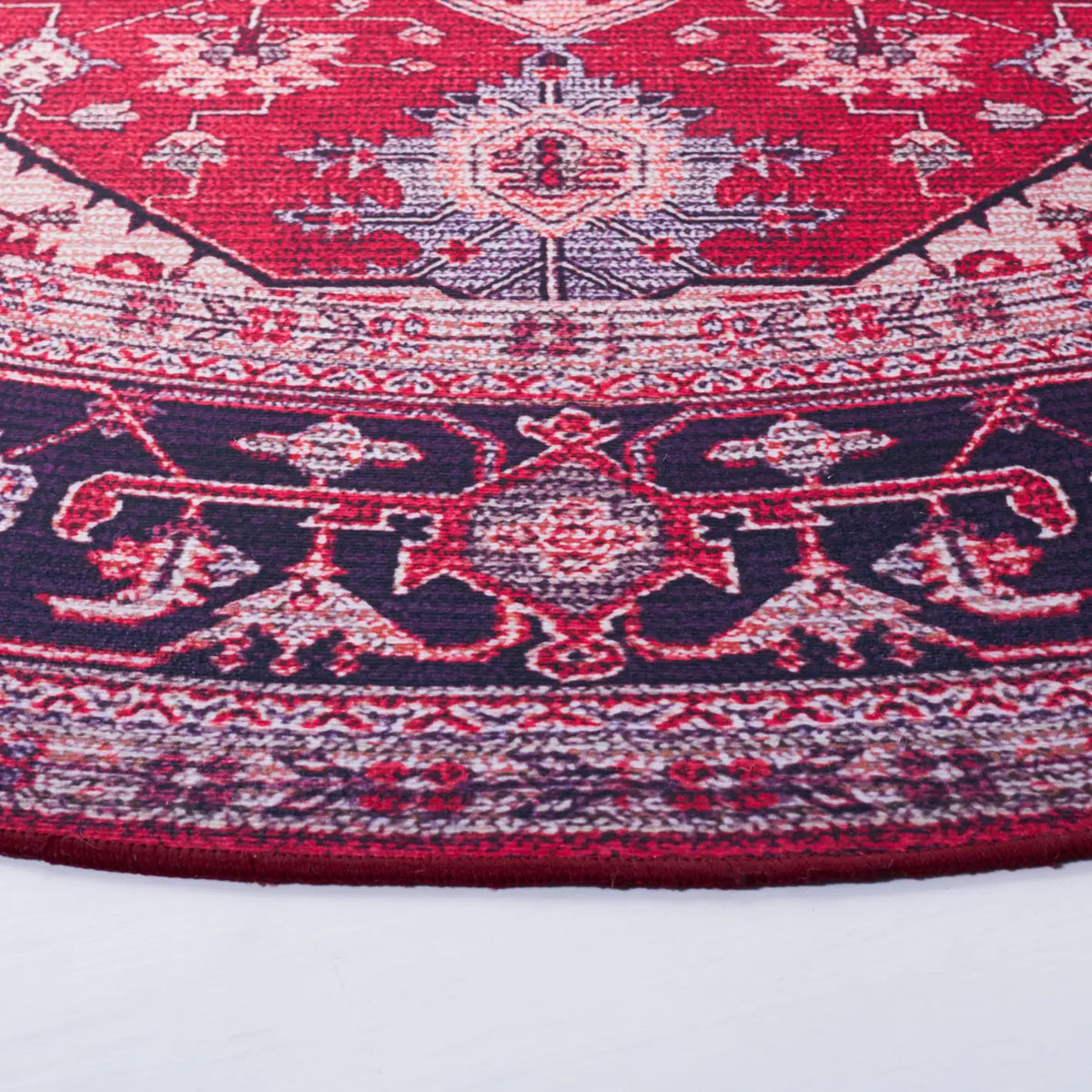 Safavieh Tucson 6'-0" x 6'-0" Rug in Red / Navy