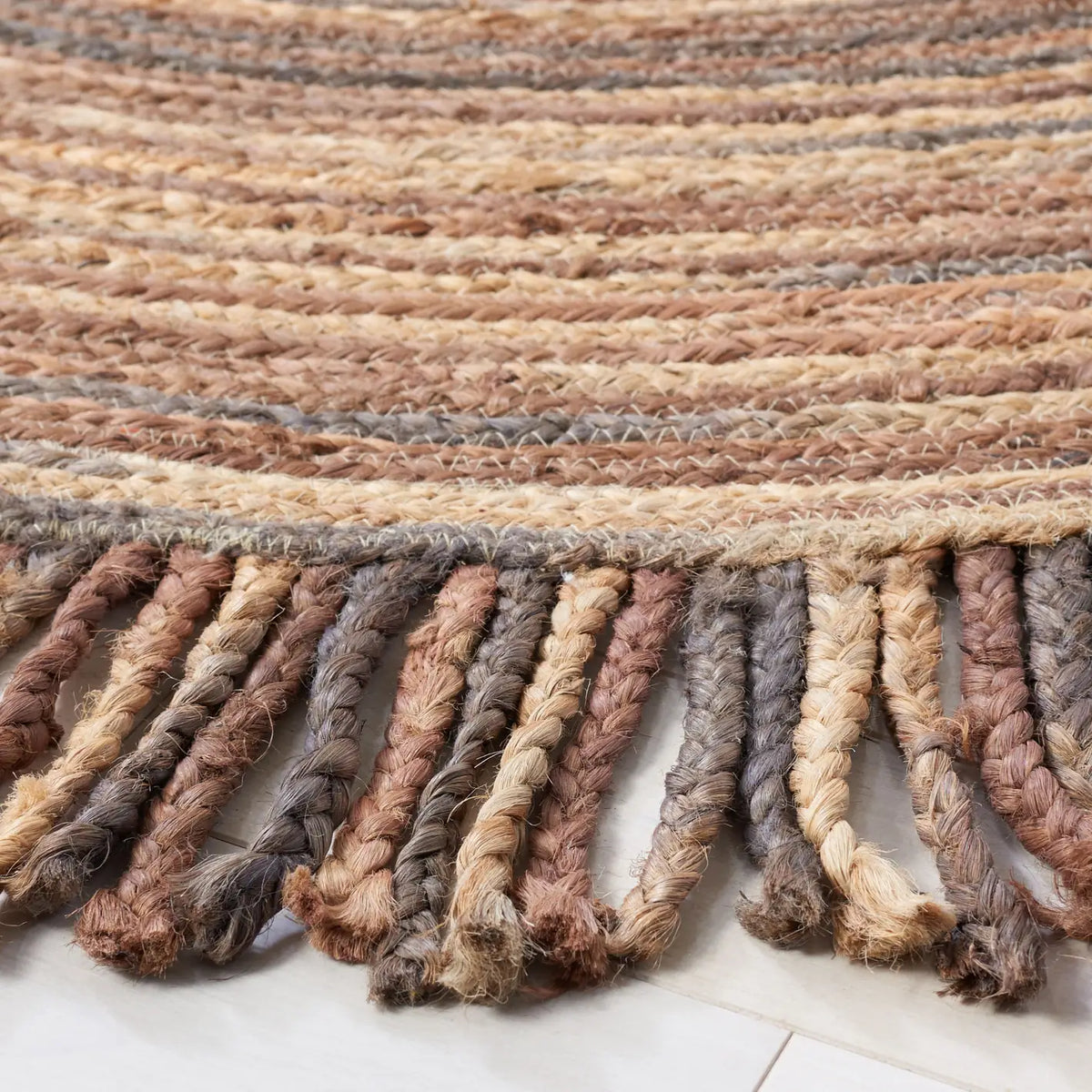Safavieh Braided 5'-0" x 5'-0" Rug in Silver / Ivory