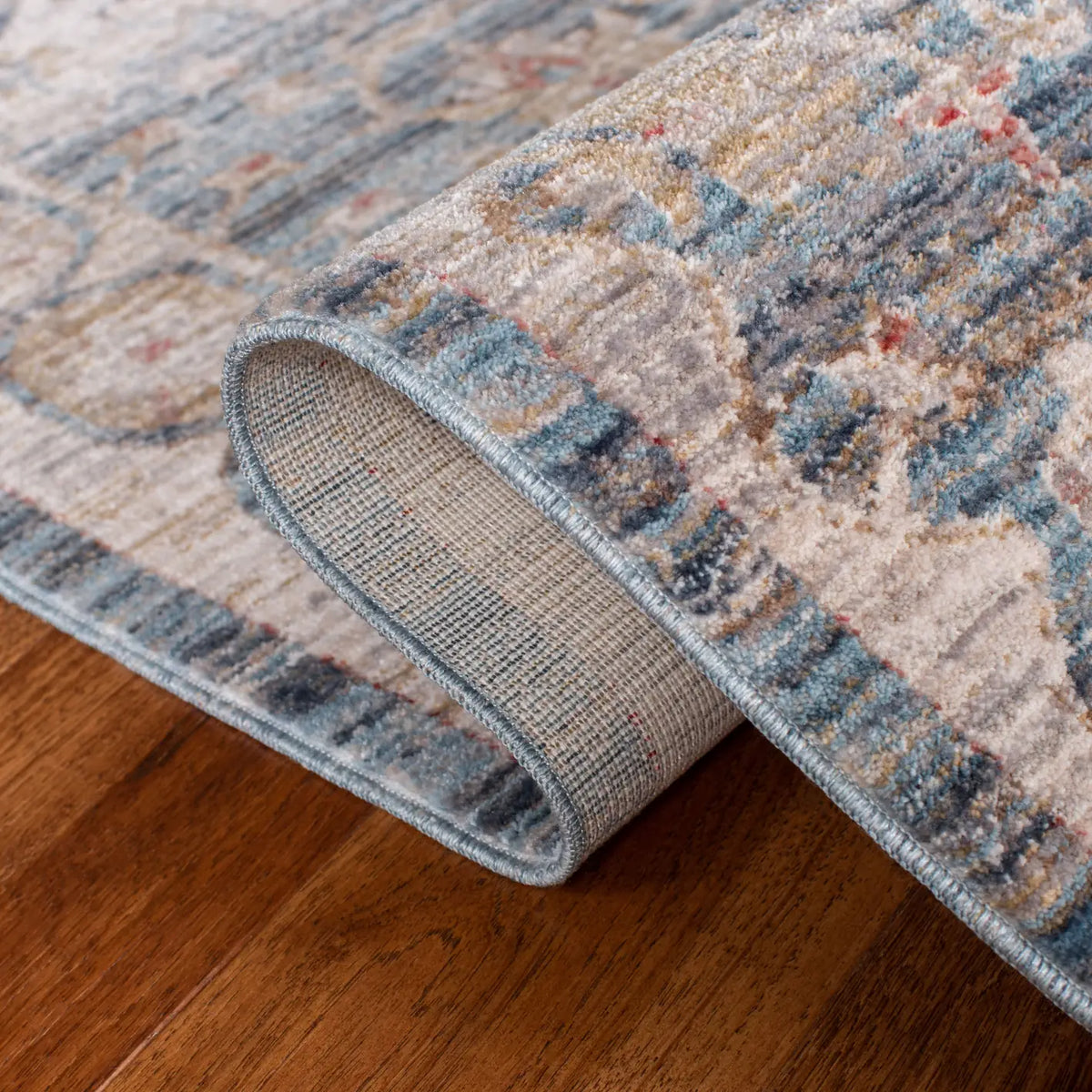 Safavieh Kenitra 600 4'-0" x 6'-0" Rug in Blue / Ivory