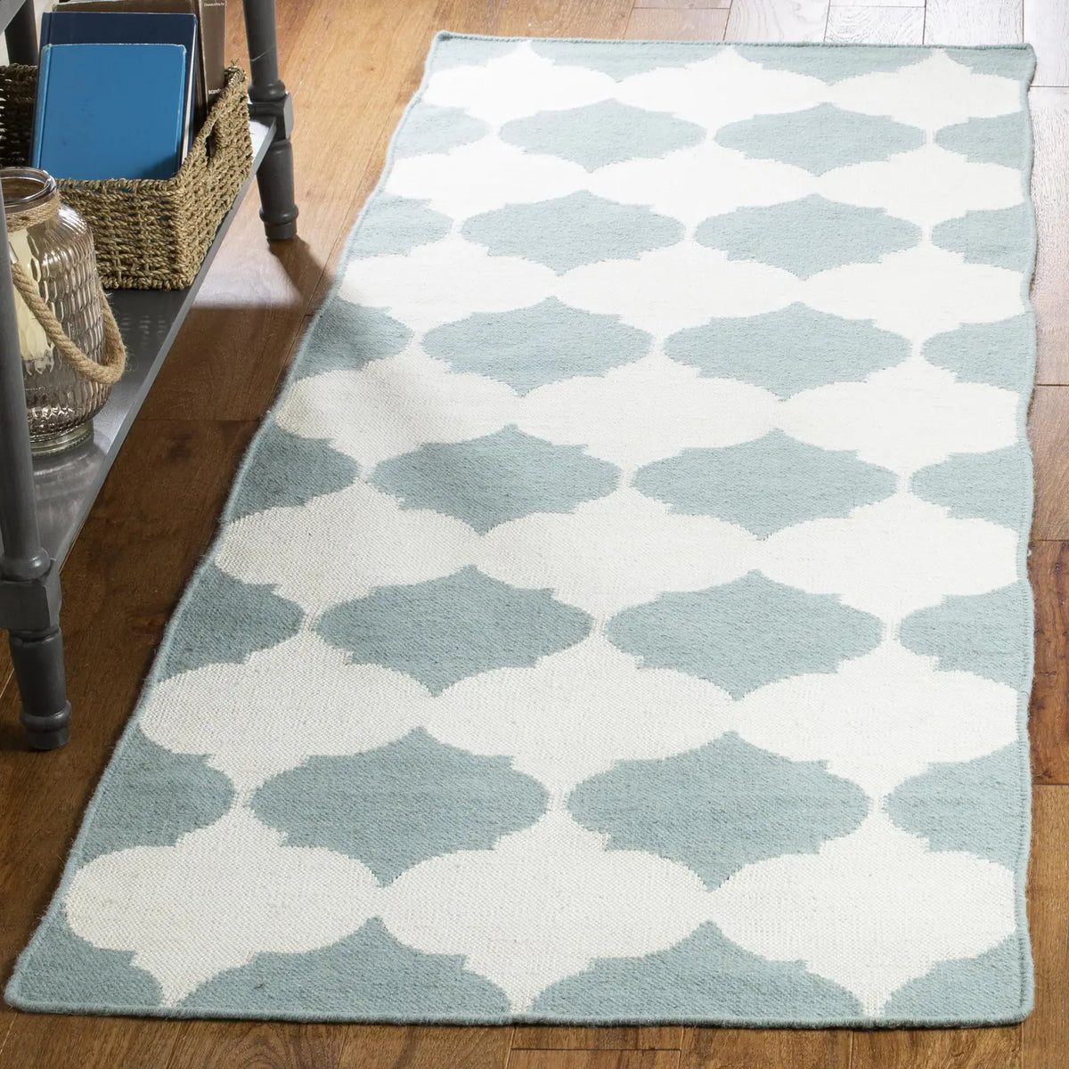 Safavieh Dhurries 2'-6" x 7'-0" Rug in Blue / Ivory
