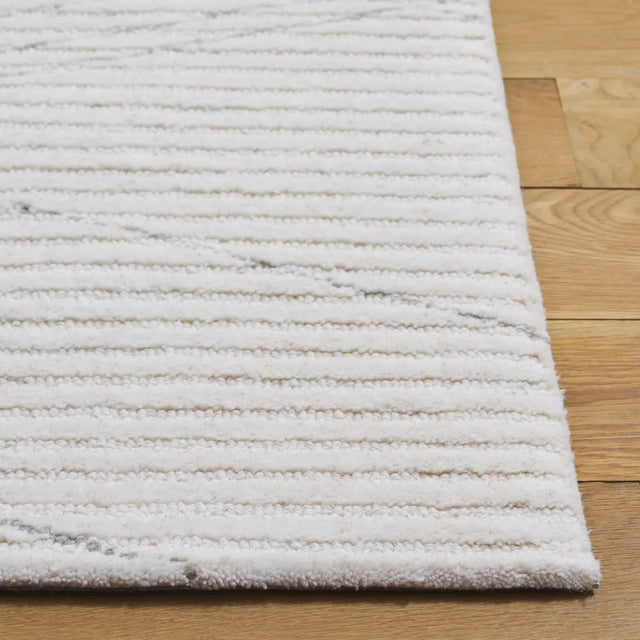 Safavieh Ebony 4'-0" x 6'-0" Rug in Ivory / Grey