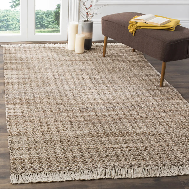 Safavieh Boston 4'-0" x 6'-0" Rug in Beige / Ivory