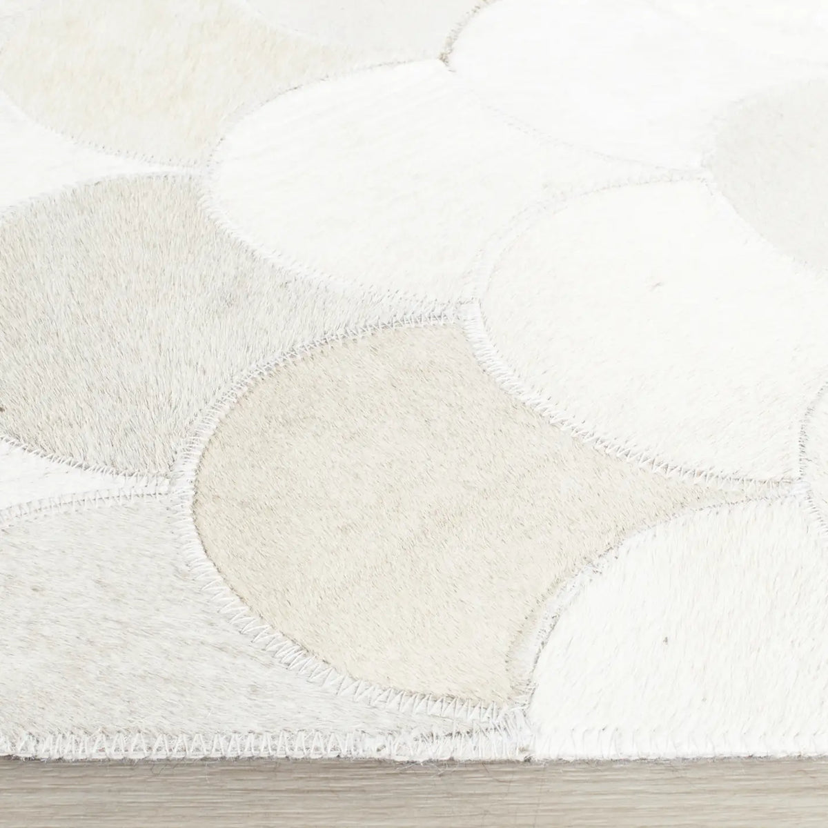 Safavieh Studio Leather 2'-3" x 7'-0" Rug in Ivory / Grey