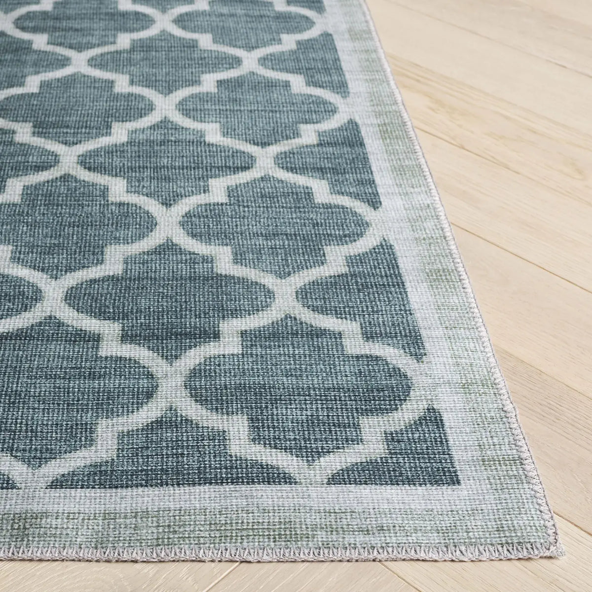 Safavieh Arizona 4'-0" x 6'-0" Rug in Green
