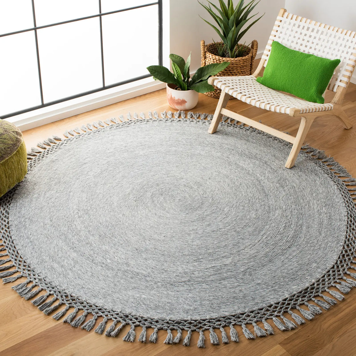 Safavieh Sahara 5'-0" x 5'-0" Rug in Silver