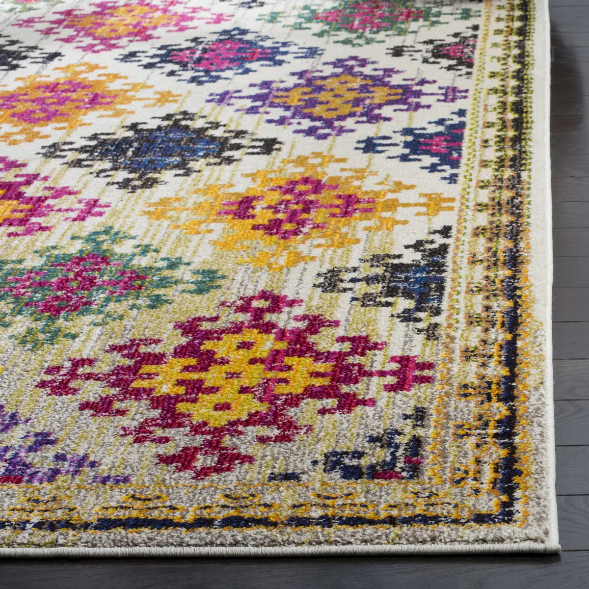 Safavieh Monaco 4'-0" x 5'-7" Rug in Ivory / Multi