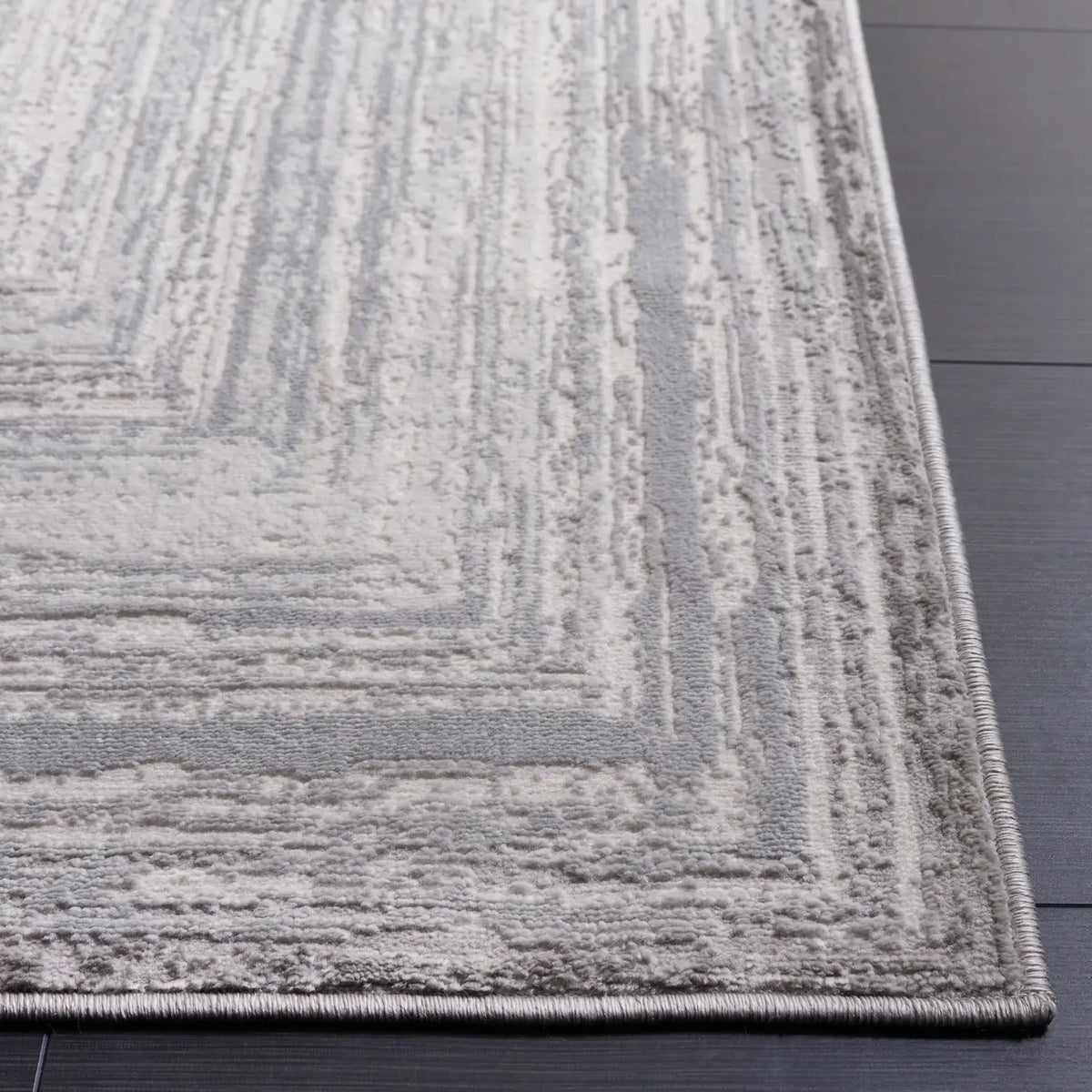 Safavieh Saylor 100 4'-0" x 6'-0" Rug in Grey / Ivory