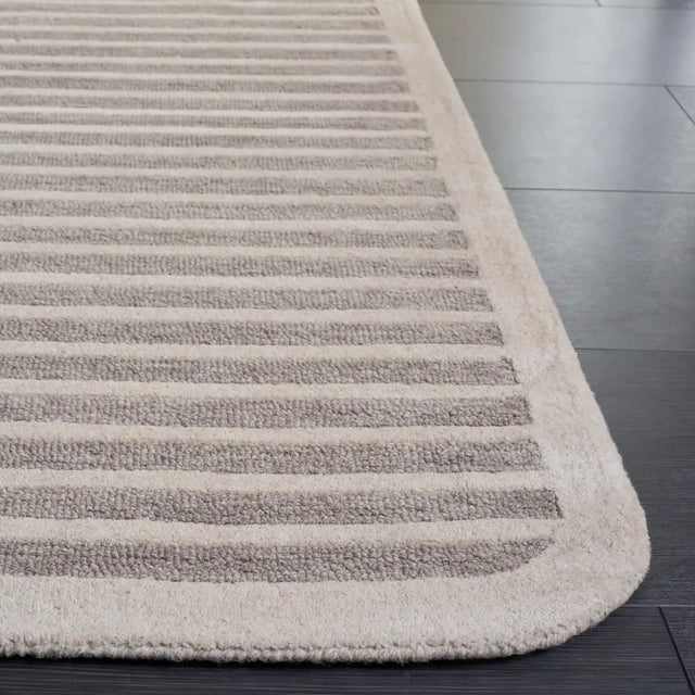 Safavieh Ebony 5'-0" x 8'-0" Rug in Grey / Ivory