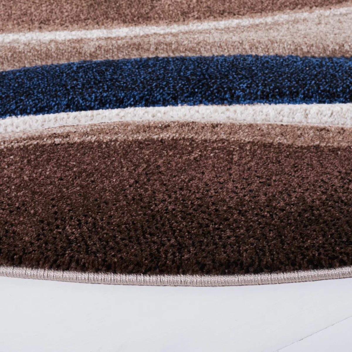 Safavieh Hollywood 5'-3" x 5'-3" Rug in Beige / Blue