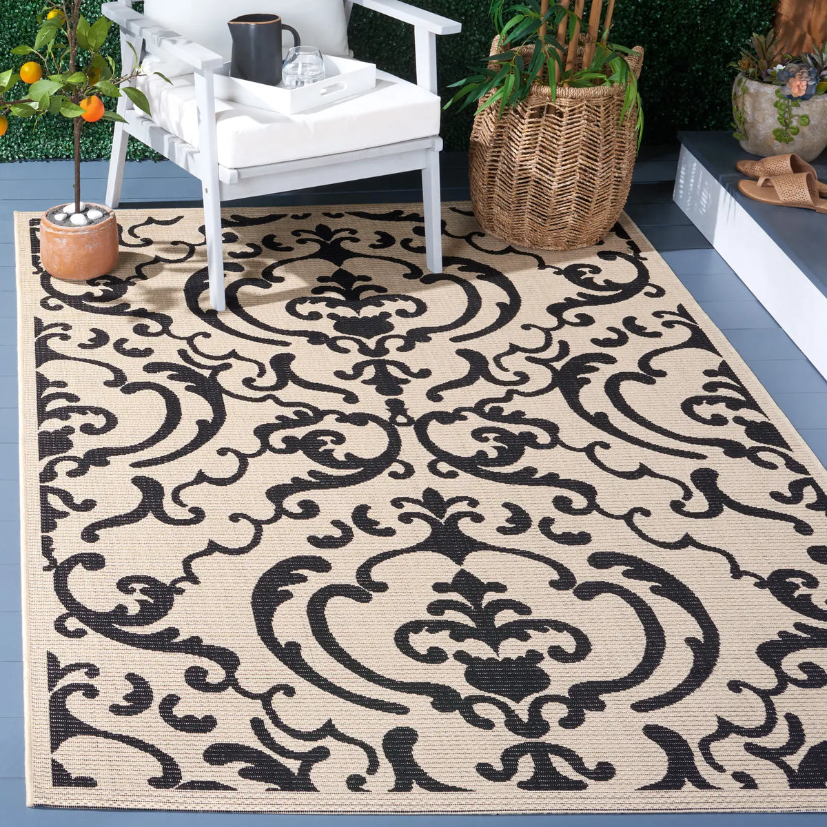 Safavieh Courtyard 4'-0" x 5'-7" Rug in Sand / Black