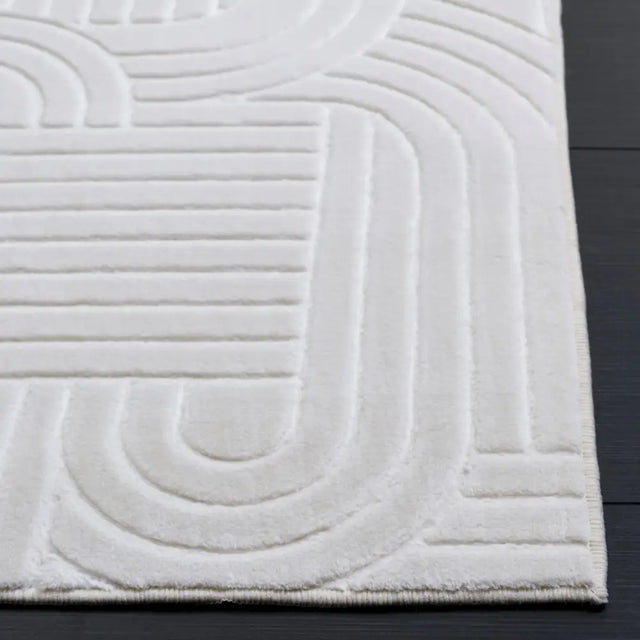Safavieh Loft 5'-0" x 8'-0" Rug in Ivory