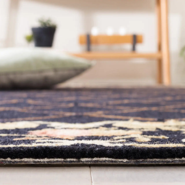 Safavieh Chelsea 6'-0" x 9'-0" Rug in Black