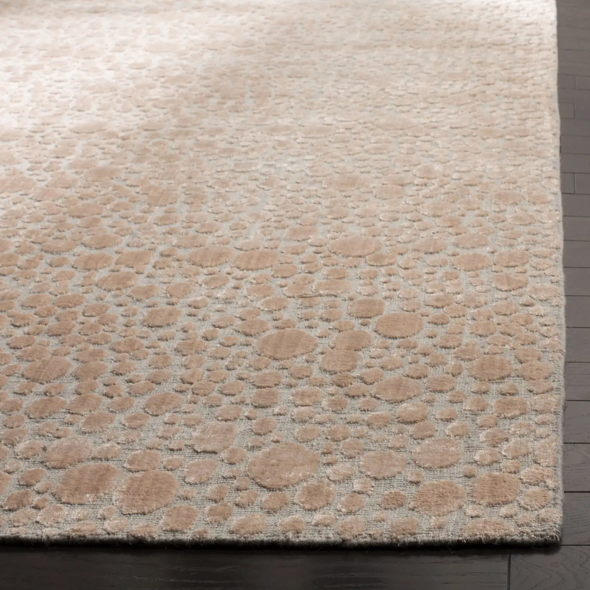 Safavieh Mirage 6'-0" x 9'-0" Rug in Beige / Silver