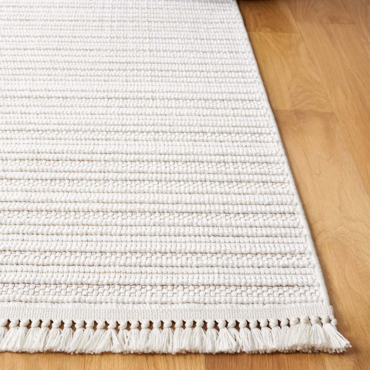 Safavieh Camden 4'-0" x 6'-0" Rug in Ivory