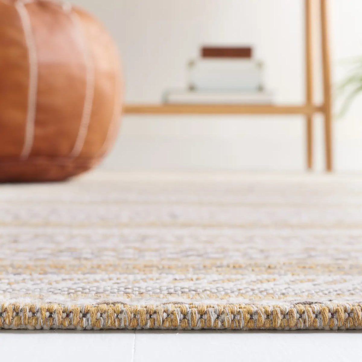 Safavieh Martha Stewart 5'-0" x 7'-0" Rug in Taupe / Beige