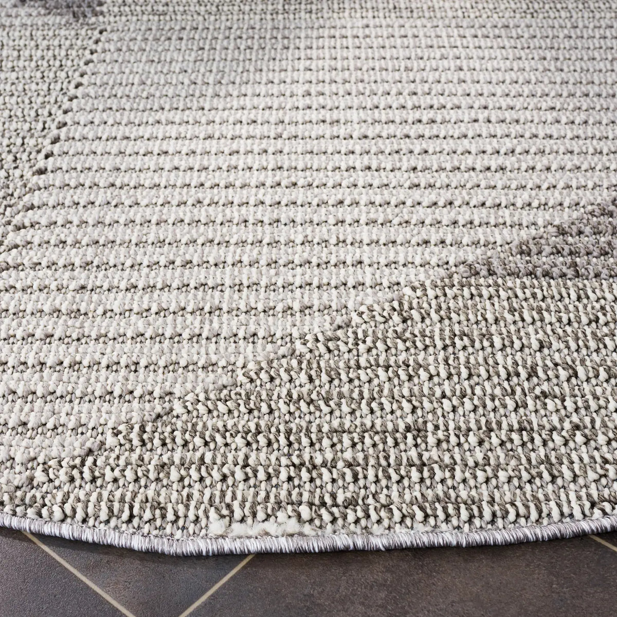 Safavieh Global 6'-7" x 6'-7" Rug in Light Grey / Grey