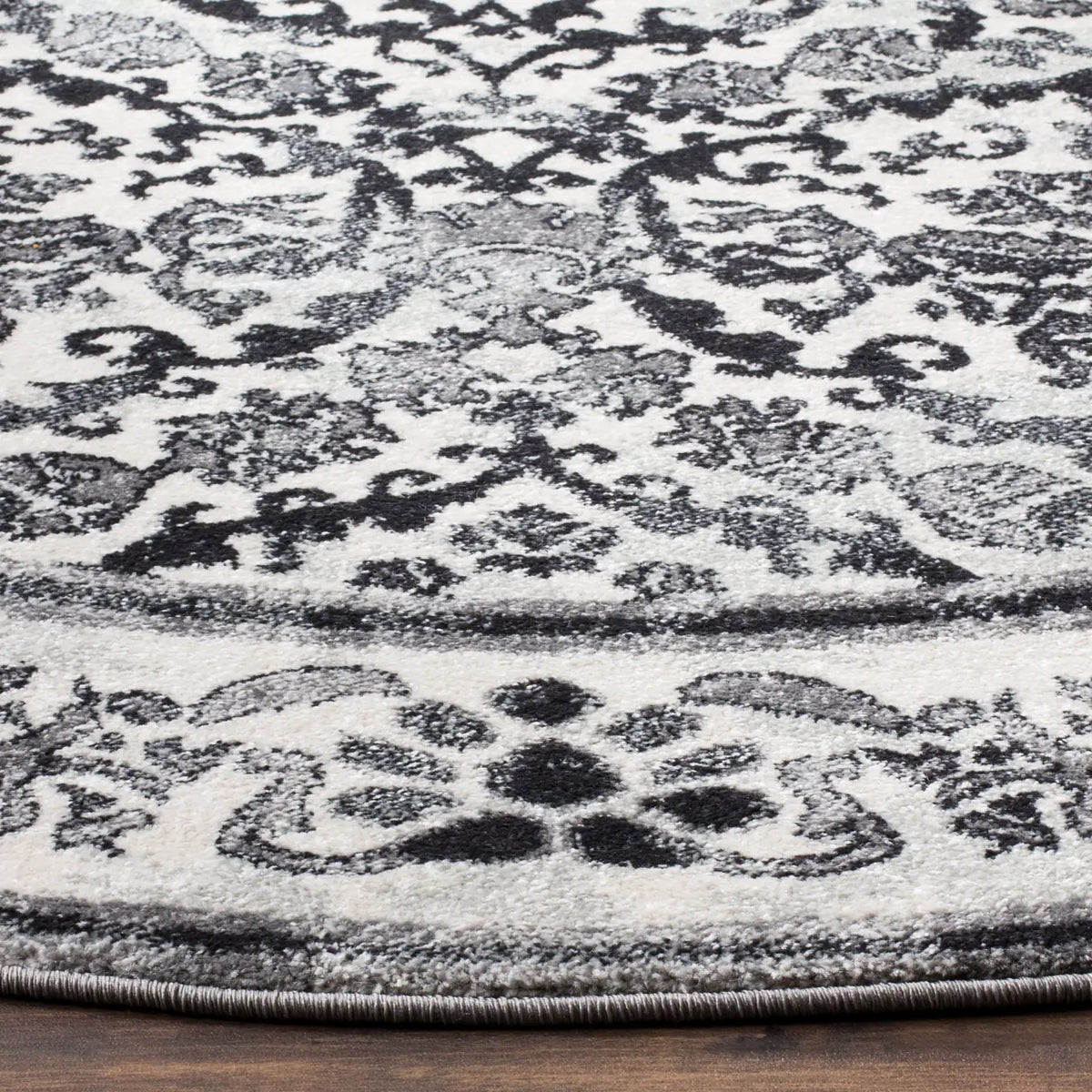 Safavieh Evoke 6'-7" x 6'-7" Rug in Ivory / Grey