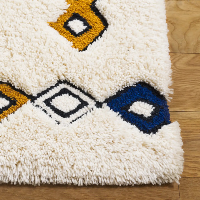Safavieh Casablanca 4'-0" x 6'-0" Rug in Ivory / Green