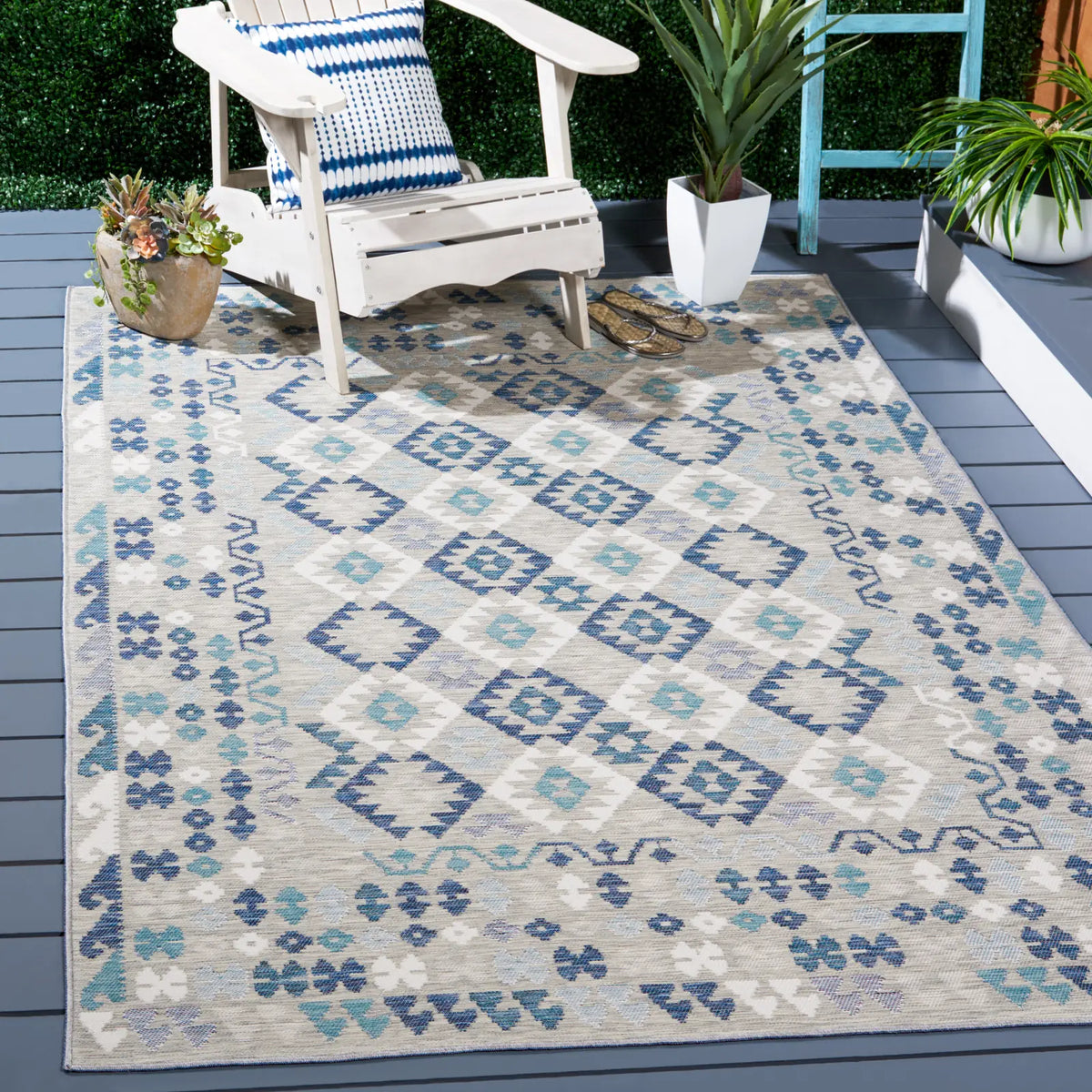 Safavieh Sunrise 5'-3" x 7'-7" Rug in Grey / Blue Ivory