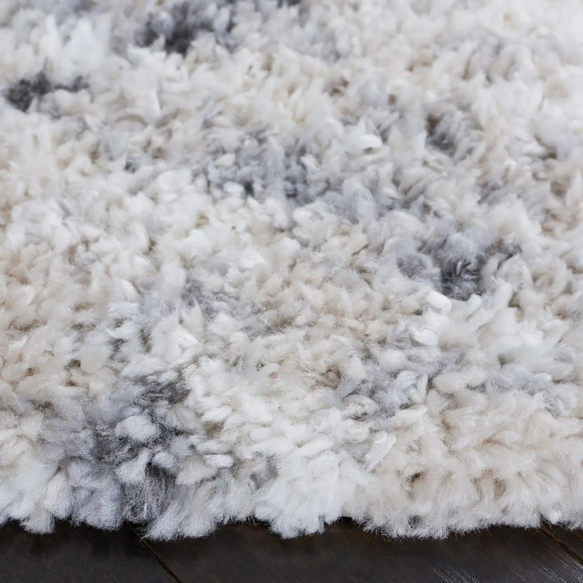 Safavieh Berber Shag 6'-7" x 6'-7" Rug in Grey / Ivory