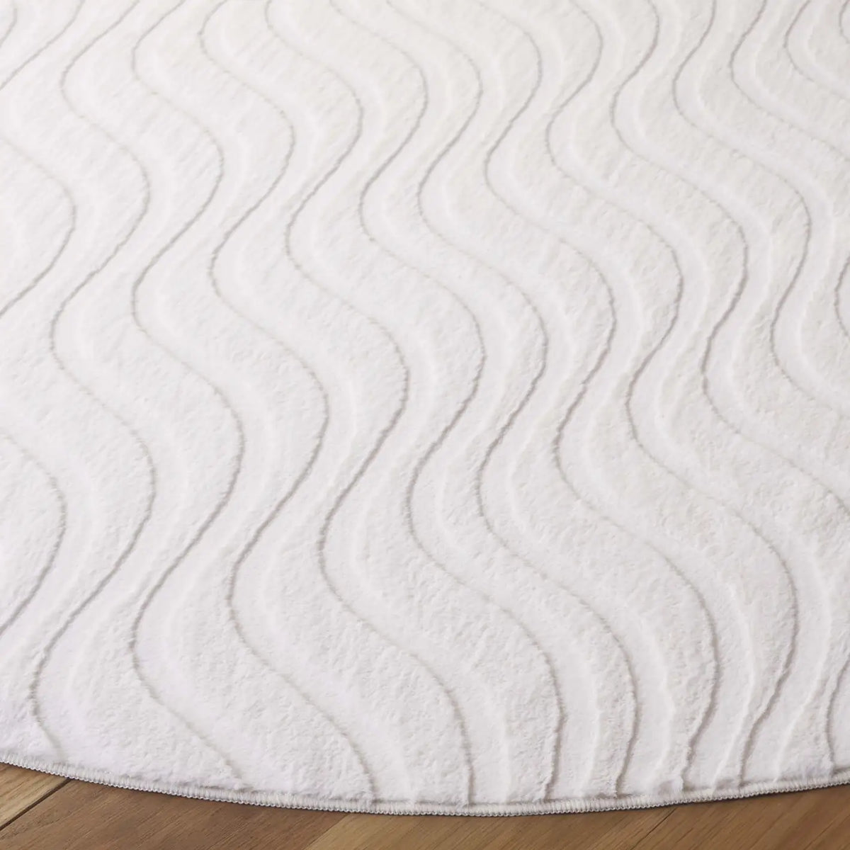 Safavieh Faux Rabbit Fur 800 6'-0" x 6'-0" Rug in Ivory