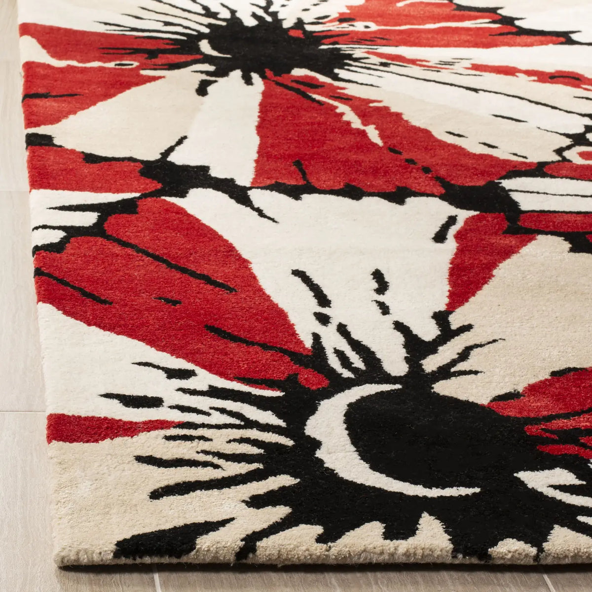 Safavieh Soho 3'-6" x 5'-6" Rug in Black / Red