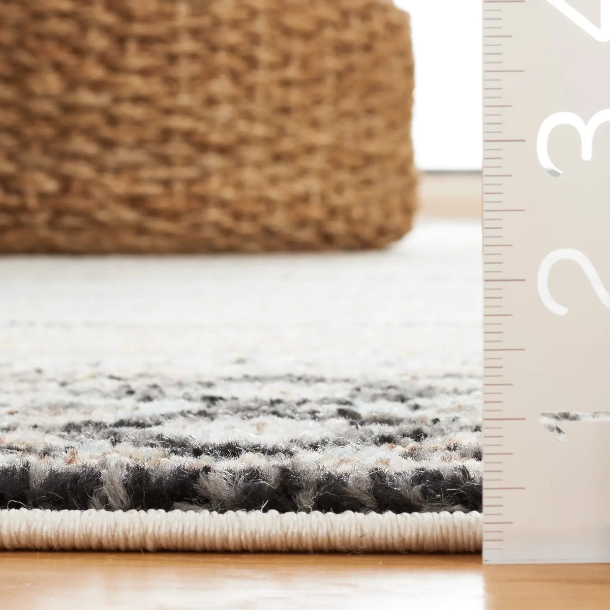 Safavieh Adirondack 5'-1" x 7'-6" Rug in Ivory / Blue Grey
