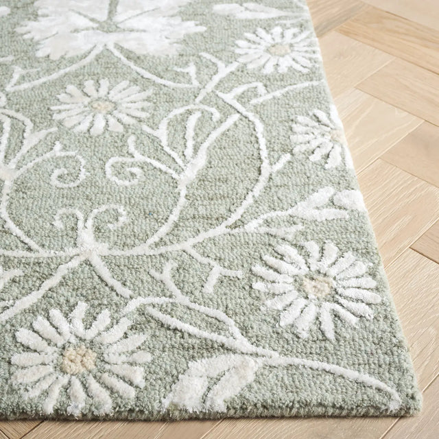 Safavieh Glamour 4'-0" x 6'-0" Rug in Sage / Ivory