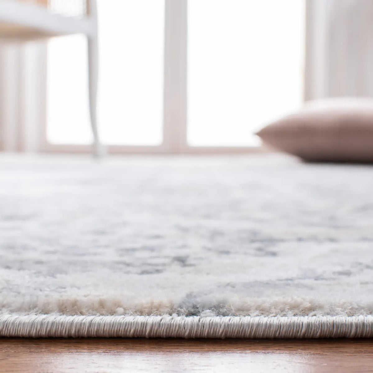 Safavieh Martha Stewart Isabella 4'-0" x 6'-0" Rug in Cream / Grey