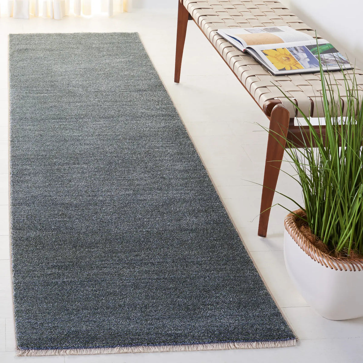 Safavieh Lasa 2'-3" x 8'-0" Rug in Green