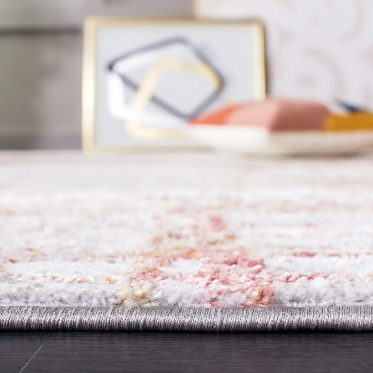 Safavieh Meadow 500 4'-0" x 6'-0" Rug in Light Grey / Pink