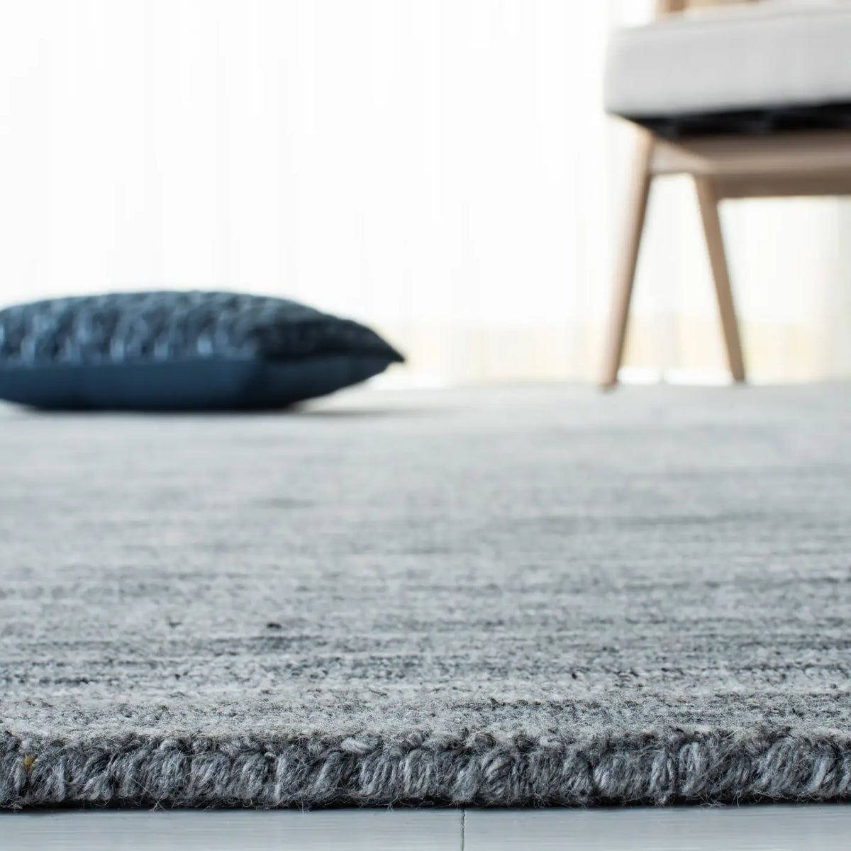 Safavieh Mirage 5'-0" x 8'-0" Rug in Grey