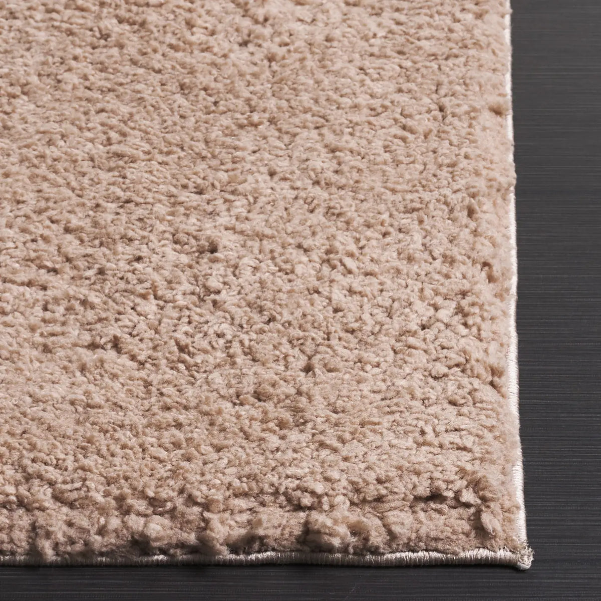 Safavieh Rumi Shag 4'-0" x 6'-0" Rug in Beige