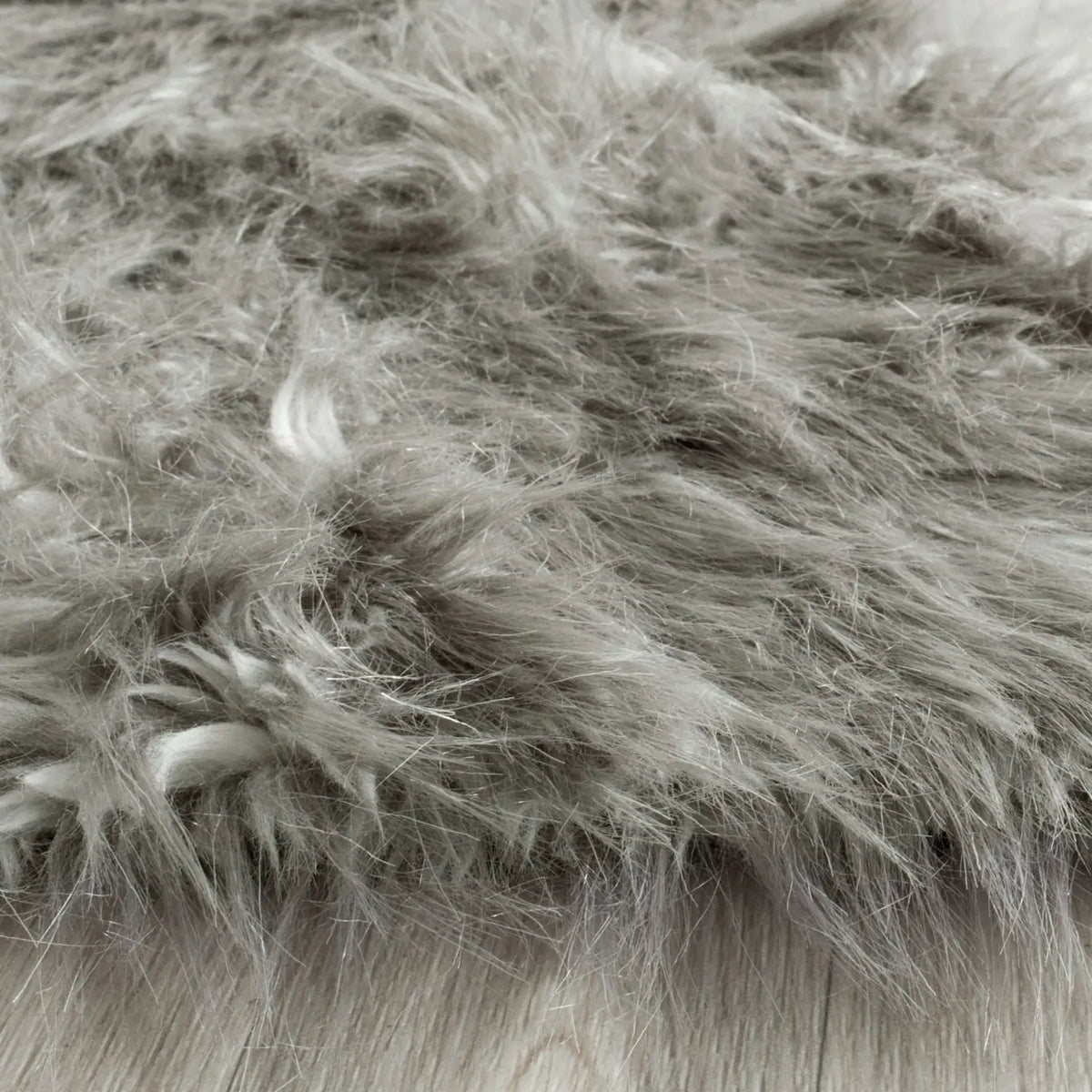 Safavieh Faux Sheep Skin 4'-0" x 6'-0" Rug in Dark Grey